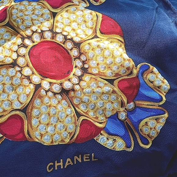 Authentic Chanel silk Scarf Vintage - Picture 3 of 7